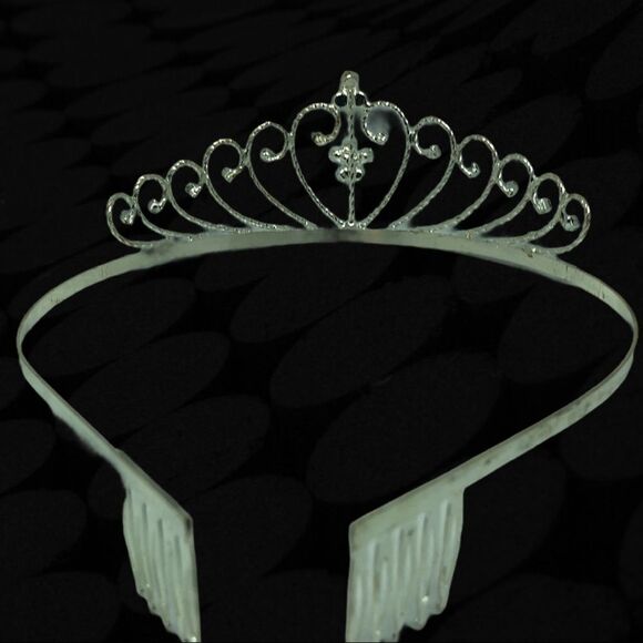 New! Tiara! Perfect for all your events!! - Picture 5 of 6